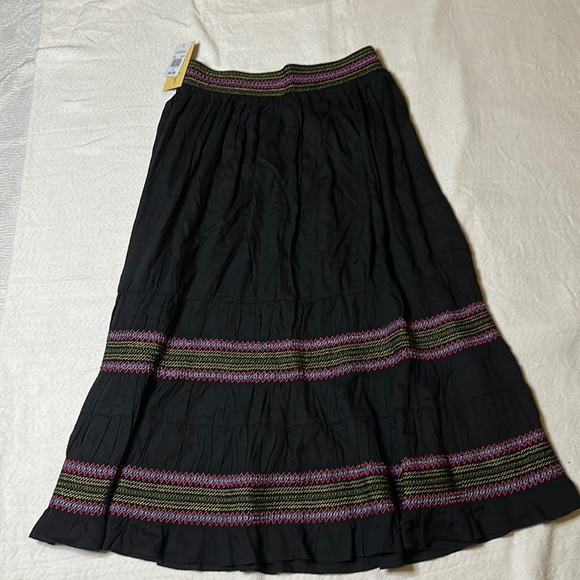 Skirt-New - Picture 1 of 2